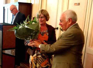 Daniel Lemmens zet auteur Rolande Van Heden in de bloemetjes